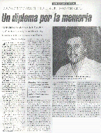 Entrega de diploma a Daniel Bendersky