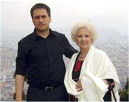Juan Cabandi&eacute; con Estela Carlotto