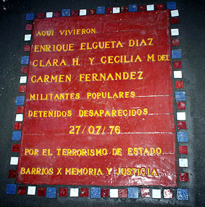 Baldosa en su 
homenaje