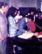 Monica y Carlos en el Registro Civil